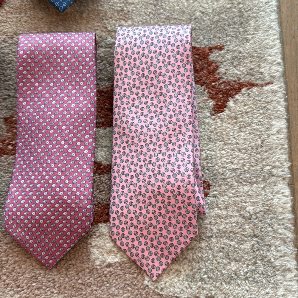 Worn once Hermes 100% Silk Infinity Logo Pattern Tie Sky Red Made In France